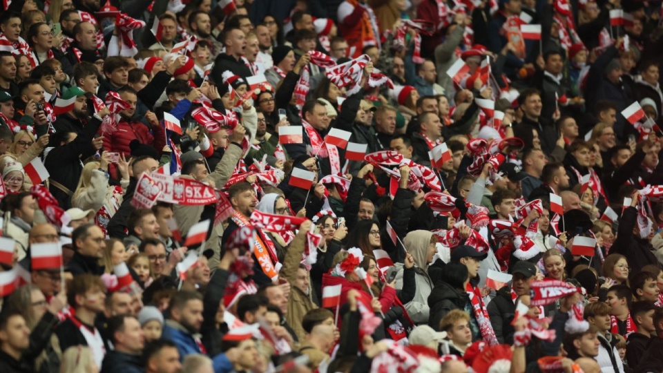 Polscy kibice podczas meczu eliminacyjnego piłkarskich mistrzostw świata z Holandią w Warszawie. PAP/Leszek Szymański