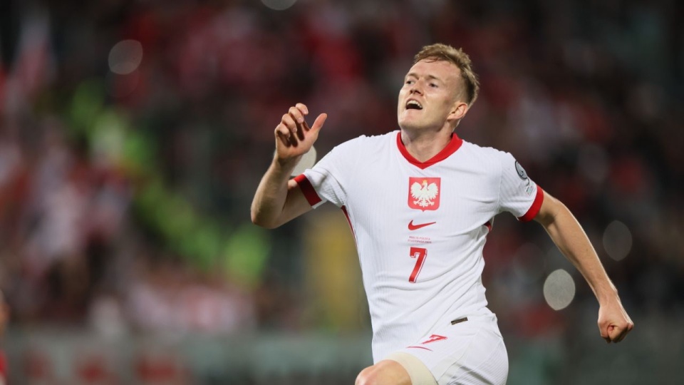 Karol Świderski cieszy się z gola, który został anulowany, podczas meczu eliminacyjnego mistrzostw świata z Maltą w Attard. PAP/Leszek Szymański