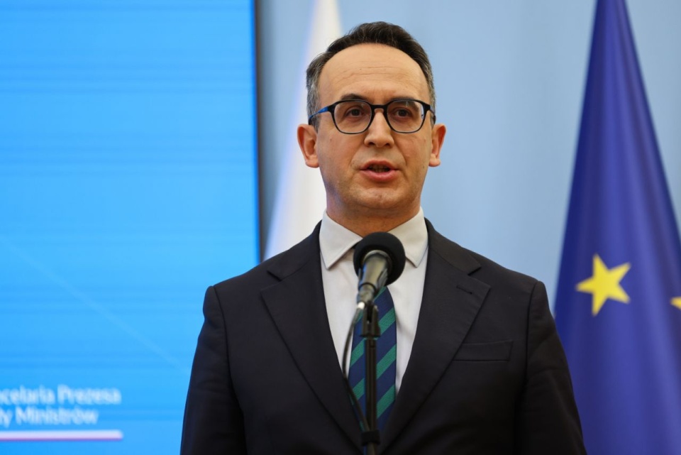 Minister infrastruktury Dariusz Klimczak podkreślił, że akty dywersji nie sparaliżują polskiej kolei. Fot. PAP/Albert Zawada