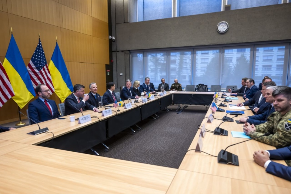 Do zapisów dotarł Reuters, który twierdzi, że ta propozycja jest teraz tematem rozmów delegacji USA i Ukrainy w Genewie. Fot. PAP/EPA/MARTIAL TREZZINI