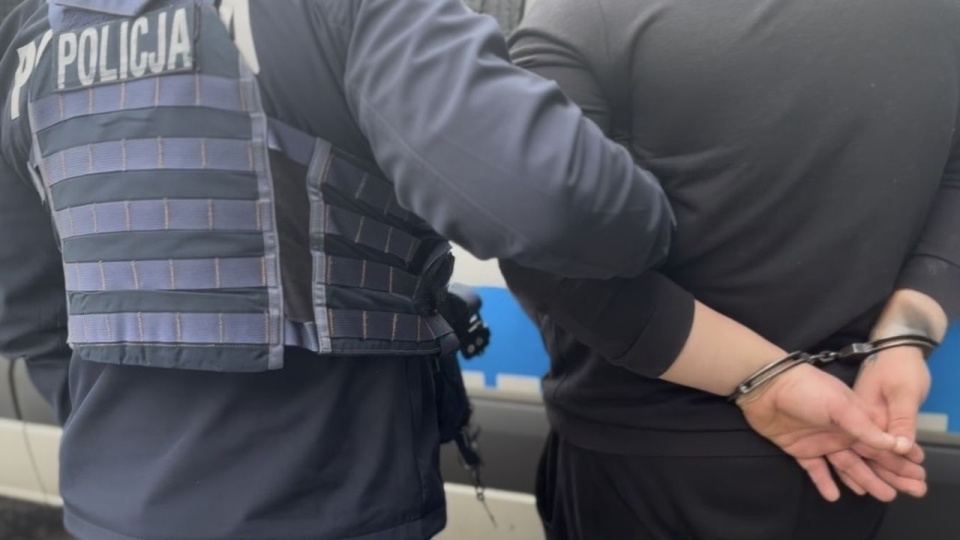 Skradziony motocykl wrócił do właściciela, a złodzieje najbliższe 3 miesiące spędzą w areszcie. źródło: slawno.policja.gov.pl