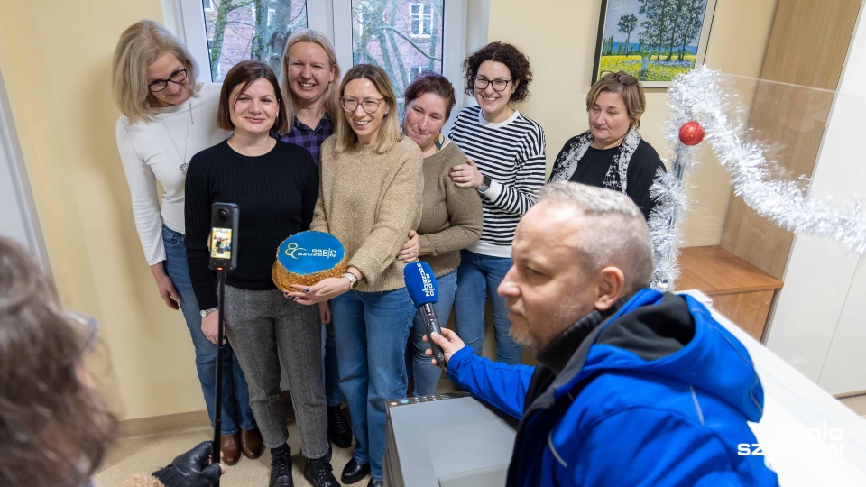 W dziekanacie ZUT zajadają się urodzinowym tortem Radia Szczecin [WIDEO, ZDJĘCIA]