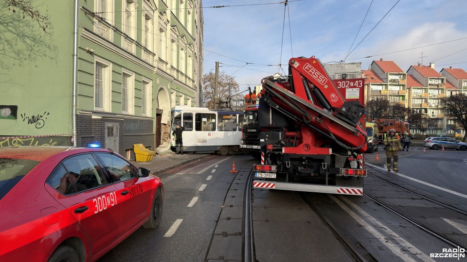 Jest raport z wykolejenia tramwaju. Winny "obcy element w rowku szyny"