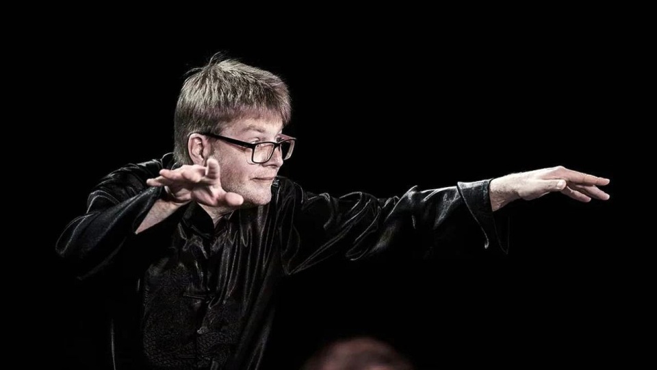 Szymon Bywalec poprowadzi słynną Orkiestrę Nowej Muzyki w Złotej Sali Filharmonii
