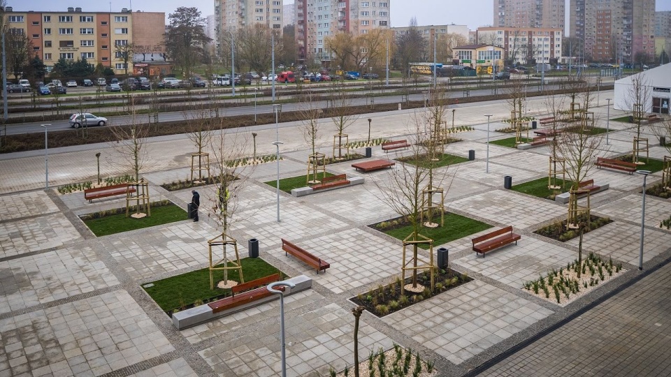 Koniec betonozy przed szczecińską Netto Areną [ZDJĘCIA]