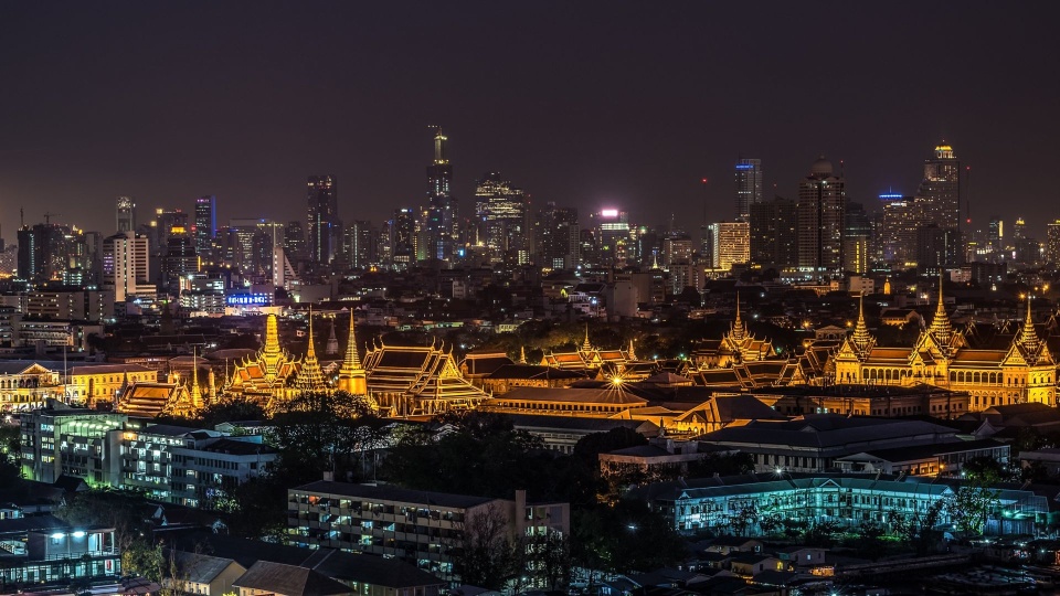 LOT poleci do Bangkoku