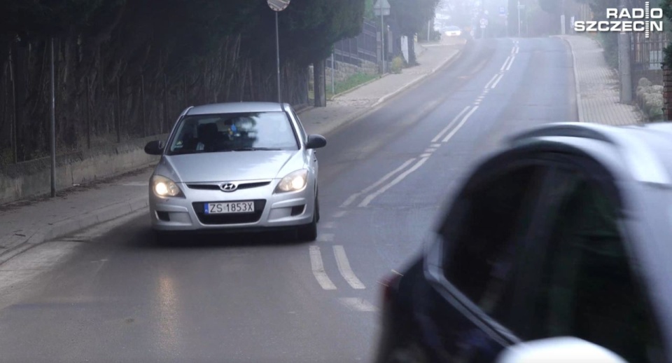 "Wypadek za wypadkiem". Mieszkańcy skarżą się na sytuację na ul. Miodowej [WIDEO]