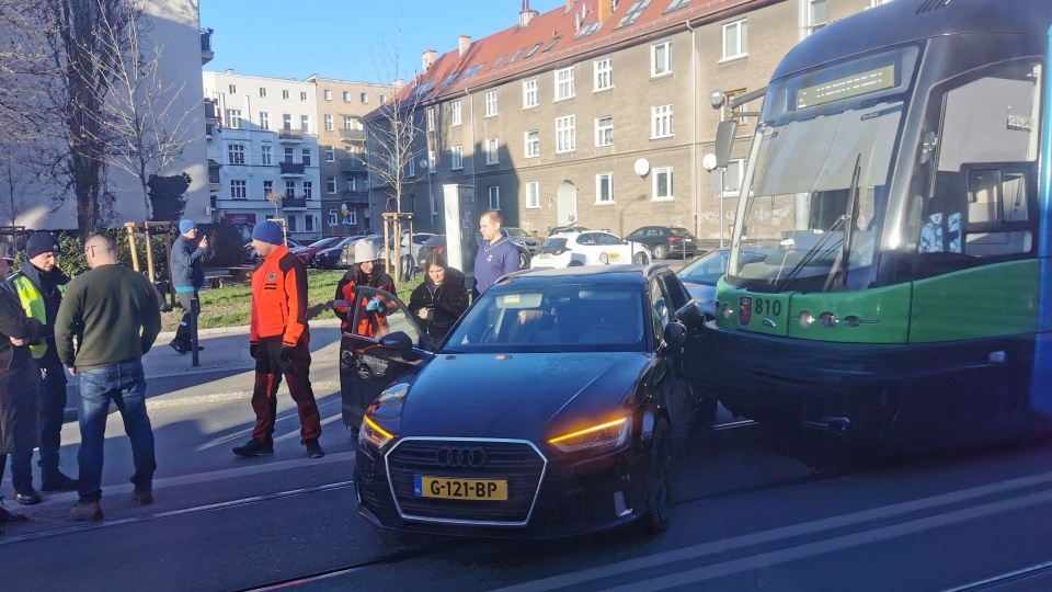 Tramwaj zderzył się z samochodem