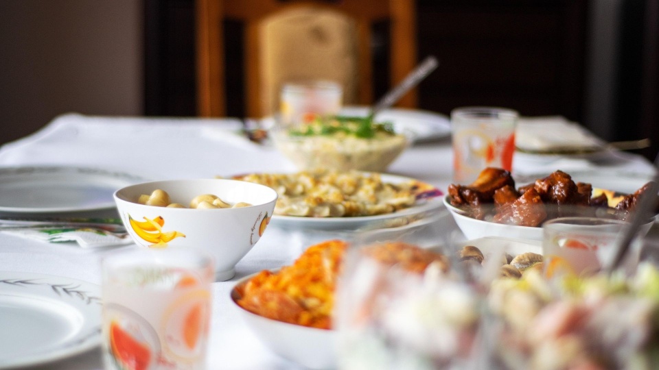 Obfite świąteczne biesiadowanie. Dietetyczka podpowiada, jak radzić sobie z tym wyzwaniem