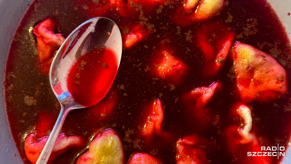 Jak nie popełnić gafy przy świątecznym stole - podpowiada ekspertka