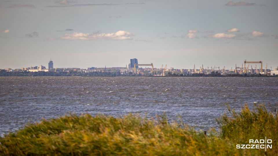 Temperatura spada. Zakaz żeglugi na Dąbiu i nie tylko