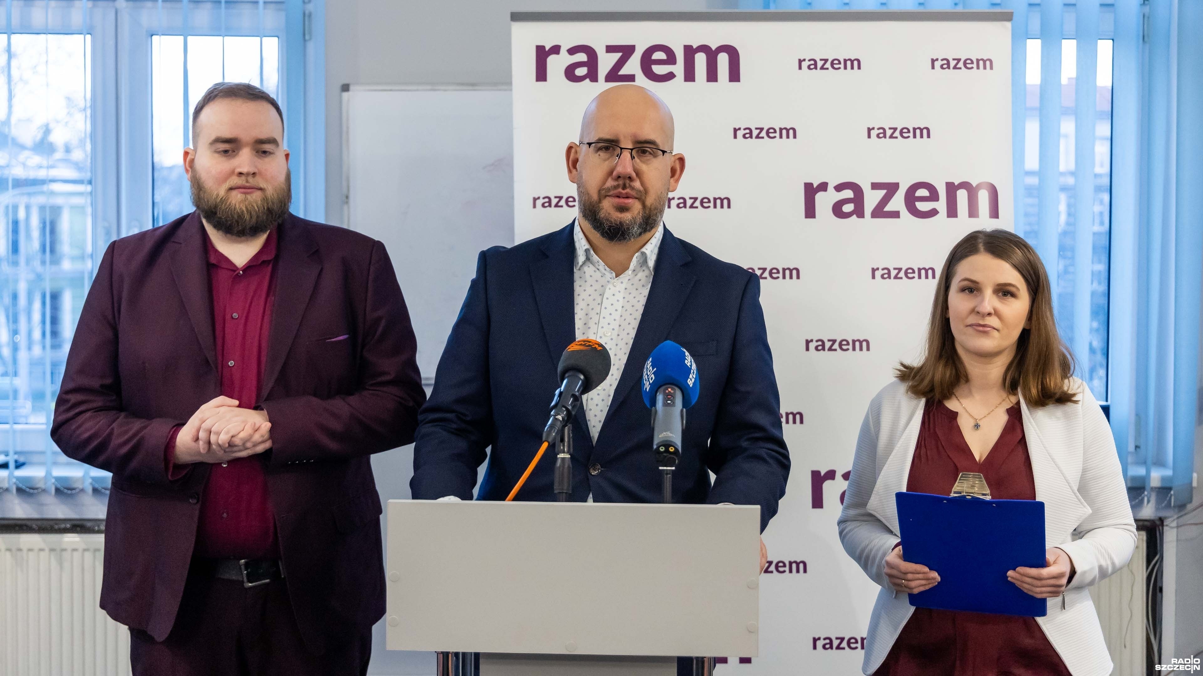 Gołębiewska i Kościelak krytykują decyzję premiera, po której rząd odstąpił od reformy w zaproponowanym wcześniej kształcie.