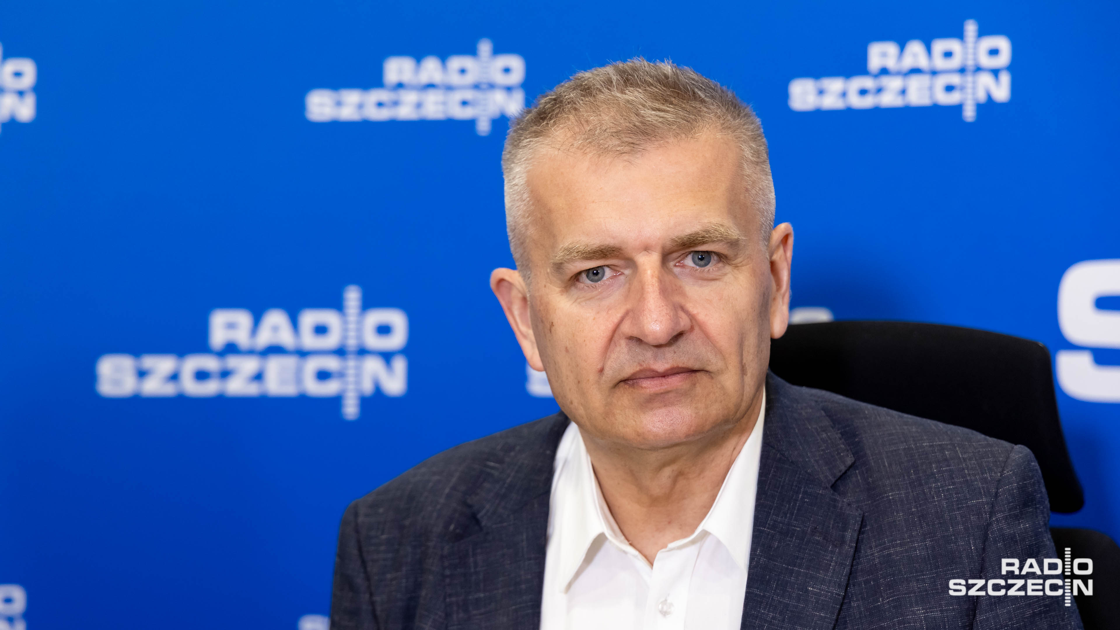 Europoseł: "wara politykom od prywatnego życia ludzi"