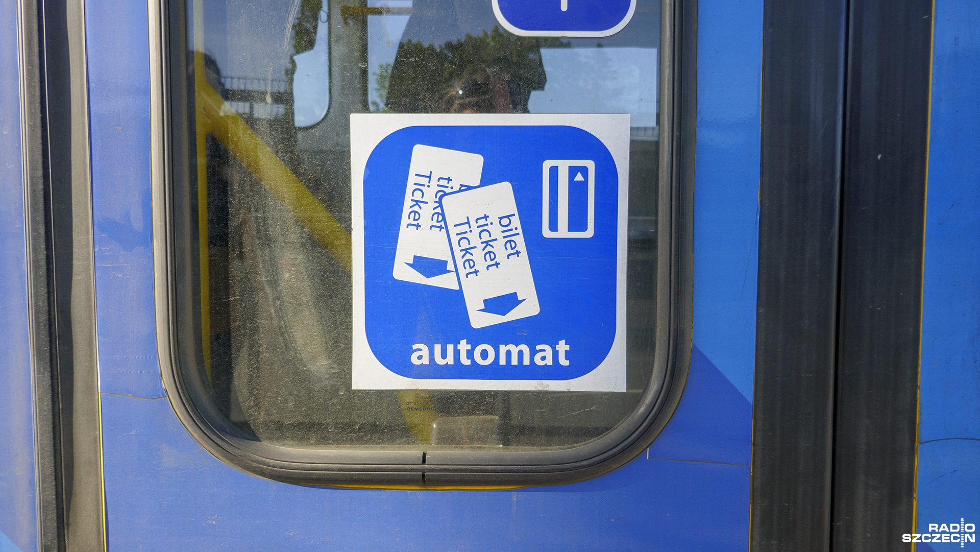 Od 1 lipca bilety komunikacji miejskiej w Szczecinie, które kupimy w aplikacjach mobilnych, będą aktywowane w tramwajach i autobusach po nowemu. Aby to zrobić, zaraz po wejściu do pojazdu trzeba będzie zeskanować specjalny kod QR i podać numer taborowy autobusu lub tramwaju.