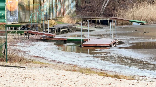 Fot. Robert Stachnik [Radio Szczecin] Ubywa wody w jeziorze Głębokim - ZWiK przepompuje ją z Gunicy [WIDEO, ZDJĘCIA]