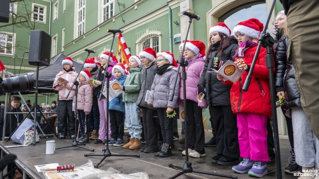 Fot. Kamila Kozioł [Radio Szczecin] Wspólne kolędowanie i kolorowy orszak ulicami Szczecina [WIDEO, ZDJĘCIA]