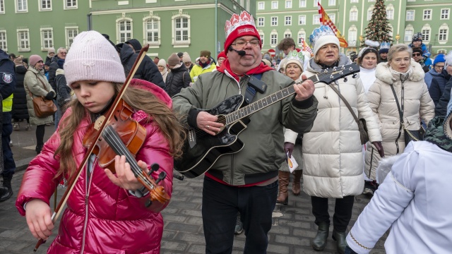 Fot. Kamila Kozioł [Radio Szczecin] Wspólne kolędowanie i kolorowy orszak ulicami Szczecina [WIDEO, ZDJĘCIA]