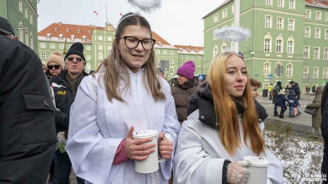 Fot. Kamila Kozioł [Radio Szczecin] Wspólne kolędowanie i kolorowy orszak ulicami Szczecina [WIDEO, ZDJĘCIA]