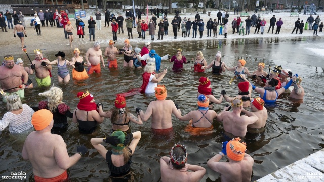 Fot. Kamila Kozioł [Radio Szczecin] Morsy z regionu (i nie tylko) przeszły w zimnym orszaku [WIDEO, ZDJĘCIA]