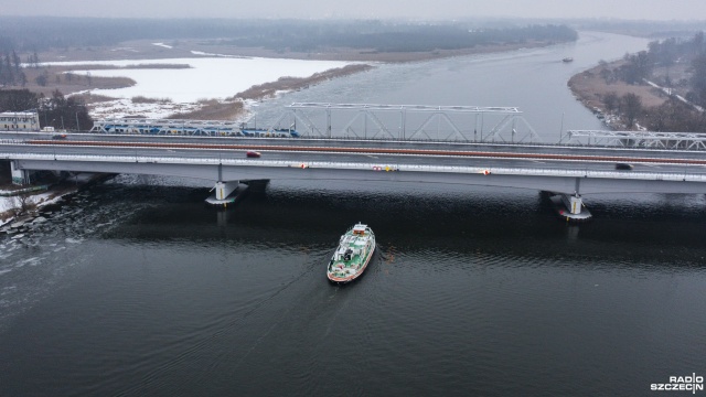 Fot. Wojciech Ochrymiuk [Radio Szczecin] Lodołamacze na Odrze rozbiją zatory [WIDEO, ZDJĘCIA]
