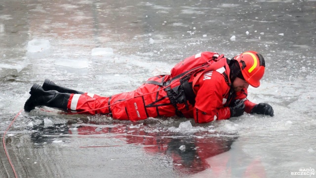 Fot. Przemysław Polanin [Radio Szczecin] Strażacy: nie wchodzimy na zamarznięte akweny [ZDJĘCIA]