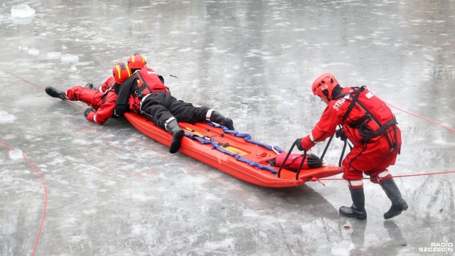 Fot. Przemysław Polanin [Radio Szczecin] Strażacy: nie wchodzimy na zamarznięte akweny [ZDJĘCIA]