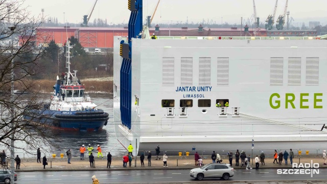 Fot. Robert Stachnik [Radio Szczecin] Nowy prom wpłynął do Szczecina [ZDJĘCIA]