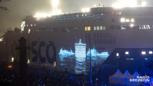 Fot. Robert Stachnik [Radio Szczecin] Mapping na burcie Jantar Unity. Zainteresowanie olbrzymie [ZDJĘCIA]