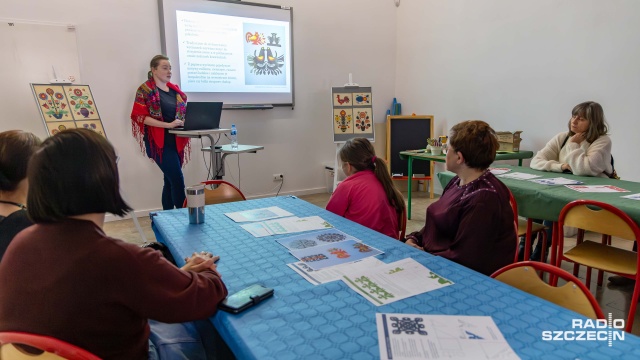 Fot. Robert Stachnik [Radio Szczecin] Wycinanie w starym stylu w Muzeum Narodowym [WIDEO, ZDJĘCIA]