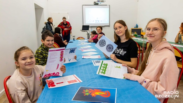 Fot. Robert Stachnik [Radio Szczecin] Wycinanie w starym stylu w Muzeum Narodowym [WIDEO, ZDJĘCIA]