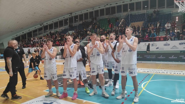 Fot. Przemysław Polanin [Radio Szczecin] Kotwica Kołobrzeg wygrała koszykarskie derby [ZDJĘCIA]