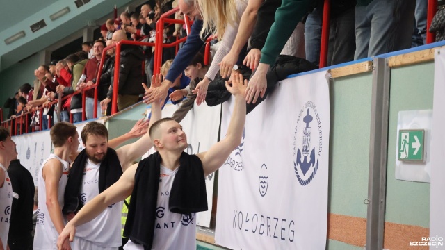 Fot. Przemysław Polanin [Radio Szczecin] Kotwica Kołobrzeg wygrała koszykarskie derby [ZDJĘCIA]