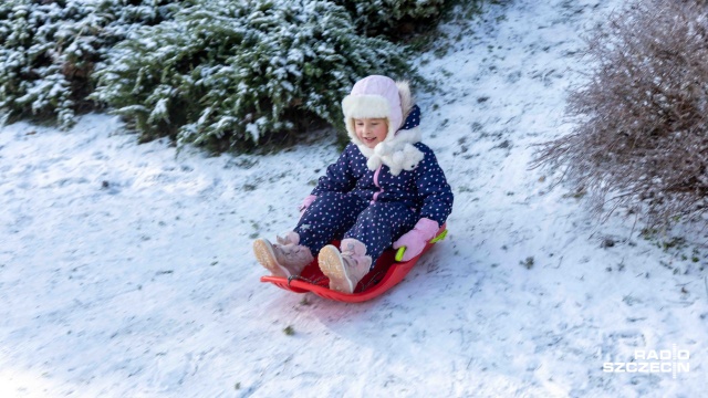 Fot. Robert Stachnik [Radio Szczecin] Na szczecińskiej Gubałówce mróz, sanki, narty i dobre humory [WIDEO, ZDJĘCIA]