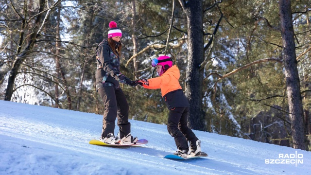 Fot. Robert Stachnik [Radio Szczecin] Na szczecińskiej Gubałówce mróz, sanki, narty i dobre humory [WIDEO, ZDJĘCIA]