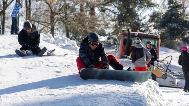 Fot. Robert Stachnik [Radio Szczecin] Na szczecińskiej Gubałówce mróz, sanki, narty i dobre humory [WIDEO, ZDJĘCIA]