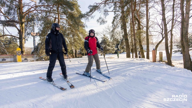 Fot. Robert Stachnik [Radio Szczecin] Na szczecińskiej Gubałówce mróz, sanki, narty i dobre humory [WIDEO, ZDJĘCIA]