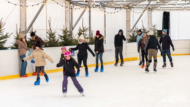 Fot. Robert Stachnik [Radio Szczecin] Niedziela na łyżwach. Szczecinianie korzystają z zimy [WIDEO, ZDJĘCIA]