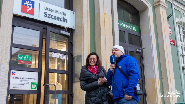 Fot. Robert Stachnik [Radio Szczecin] Pączki od Radia Szczecin trafiły do rozśpiewanych Szczecinian [WIDEO, ZDJĘCIA]