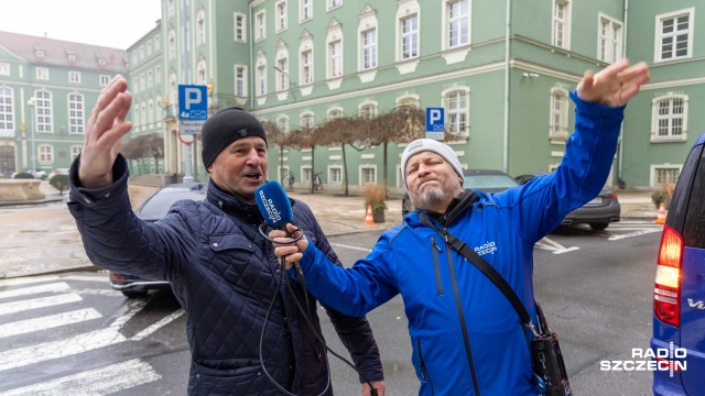 Fot. Robert Stachnik [Radio Szczecin] Pączki od Radia Szczecin trafiły do rozśpiewanych Szczecinian [WIDEO, ZDJĘCIA]