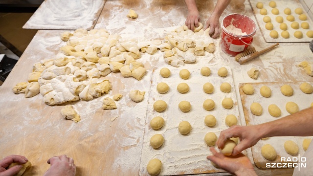 Fot. Robert Stachnik [Radio Szczecin] Słodka noc piekarzy przed tradycyjnym Tłustym Czwartkiem [ZDJĘCIA]