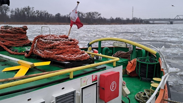 Fot. Wody Polskie RZGW Szczecin Kolejny dzień lodołamania na Odrze. Kra spływa swobodnie do ujścia rzeki [ZDJĘCIA]