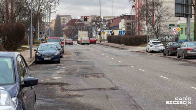 Fot. Robert Stachnik [Radio Szczecin] Remont ul. Emilii Plater. Wykonawca czeka na poprawę pogody [ZDJĘCIA]