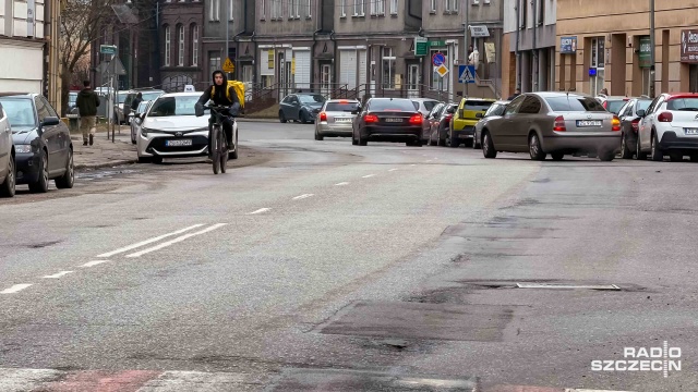 Fot. Robert Stachnik [Radio Szczecin] Remont ul. Emilii Plater. Wykonawca czeka na poprawę pogody [ZDJĘCIA]