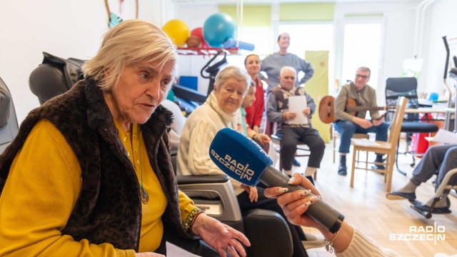 Fot. Robert Stachnik [Radio Szczecin] Seniorzy mogą korzystać z bezpłatnych usług kosmetyczno-pielęgnacyjnych [ZDJĘCIA]
