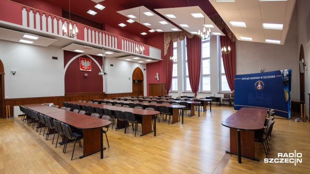 Fot. Robert Stachnik [Radio Szczecin] W pracach remontowych Czerwonego Ratusza pomogły m.in. dawne widokówki [WIDEO, ZDJĘCIA]