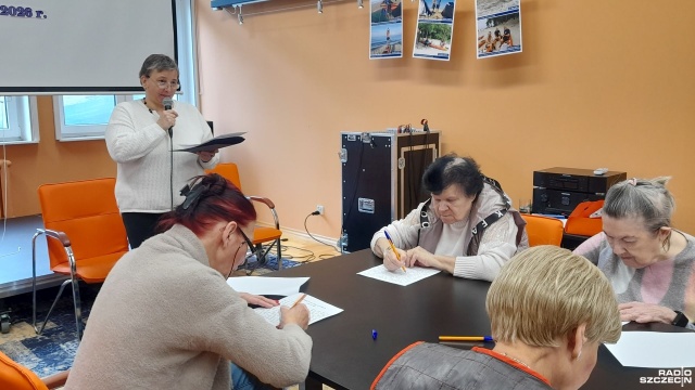 Fot. Joanna Maraszek [Radio Szczecin] Rzężące rzezimieszki, czyli o zmagania z ortografią dla seniorów [ZDJĘCIA]