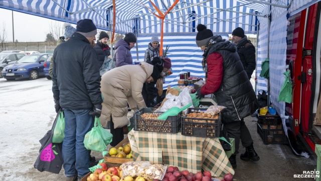 Fot. Kamila Kozioł [Radio Szczecin] Świeżo, zdrowo i lokalnie. Bazarek na Bronowickiej zaprasza [WIDEO, ZDJĘCIA]