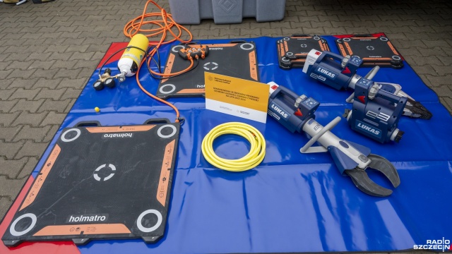 Fot. Kamila Kozioł [Radio Szczecin] Wozy, łodzie i mikrobusy... Nowy sprzęt dla strażaków [ZDJĘCIA]