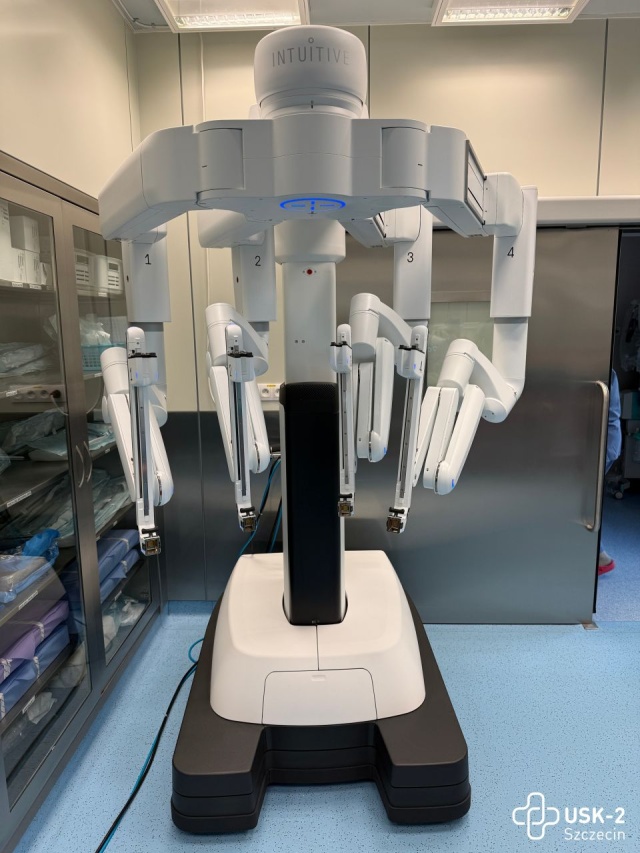 Fot. Mateusz Iżakowski / USK2 PUM w Szczecinie Jeden z najnowocześniejszych robotów na świecie w szczecińskim szpitalu [WIDEO, ZDJĘCIA]