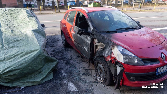Fot. Robert Stachnik [Radio Szczecin] Nocny pożar aut w Szczecinie, policja wyjaśnia przyczyny [ZDJĘCIA]